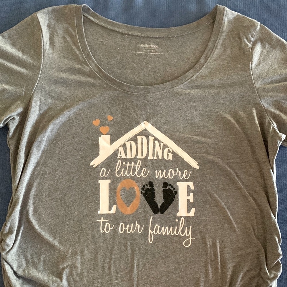 GUC Motherhood Maternity short sleeve heathered grey w/ruching love tee, Size XL